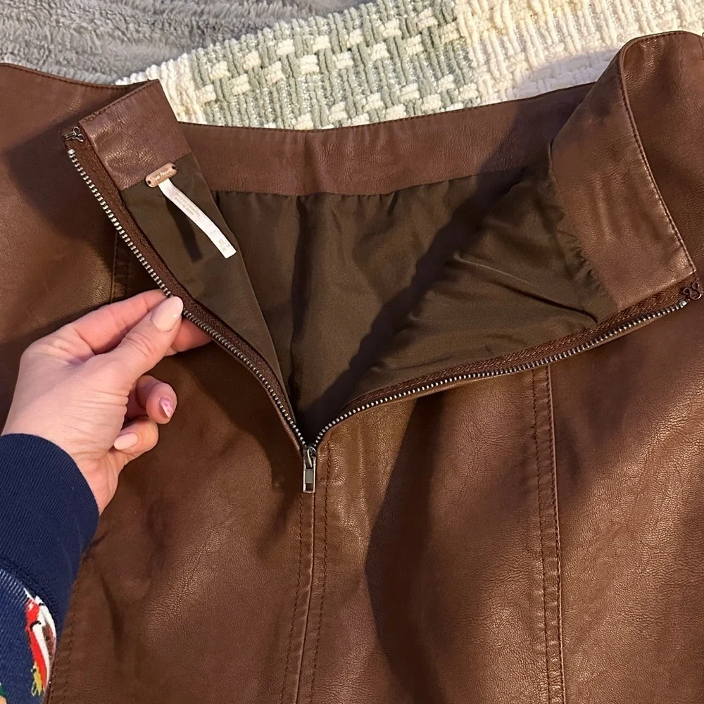 Women’s Free People modern femme faux leather mini skirt